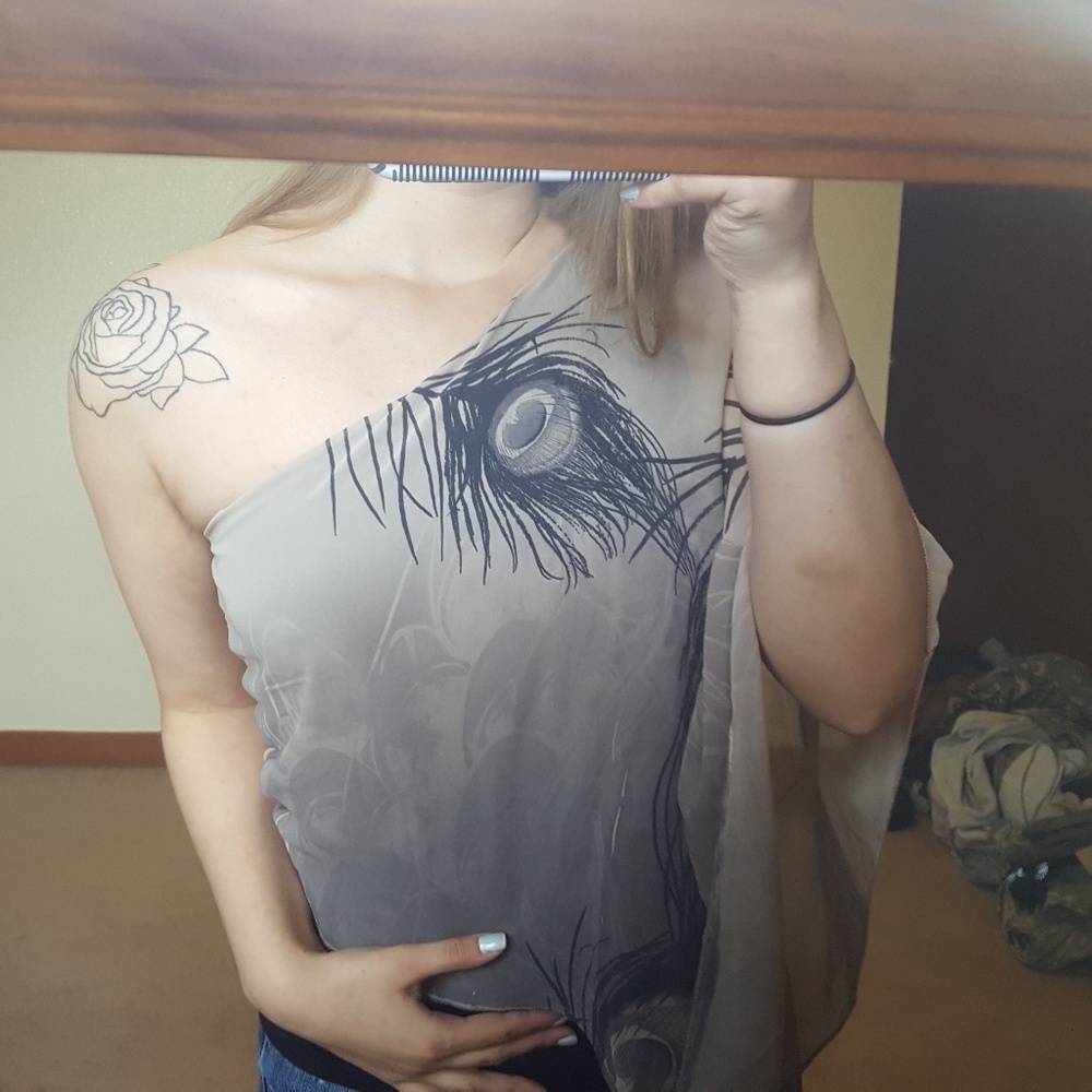 cold shoulder - Picture 2 of 3